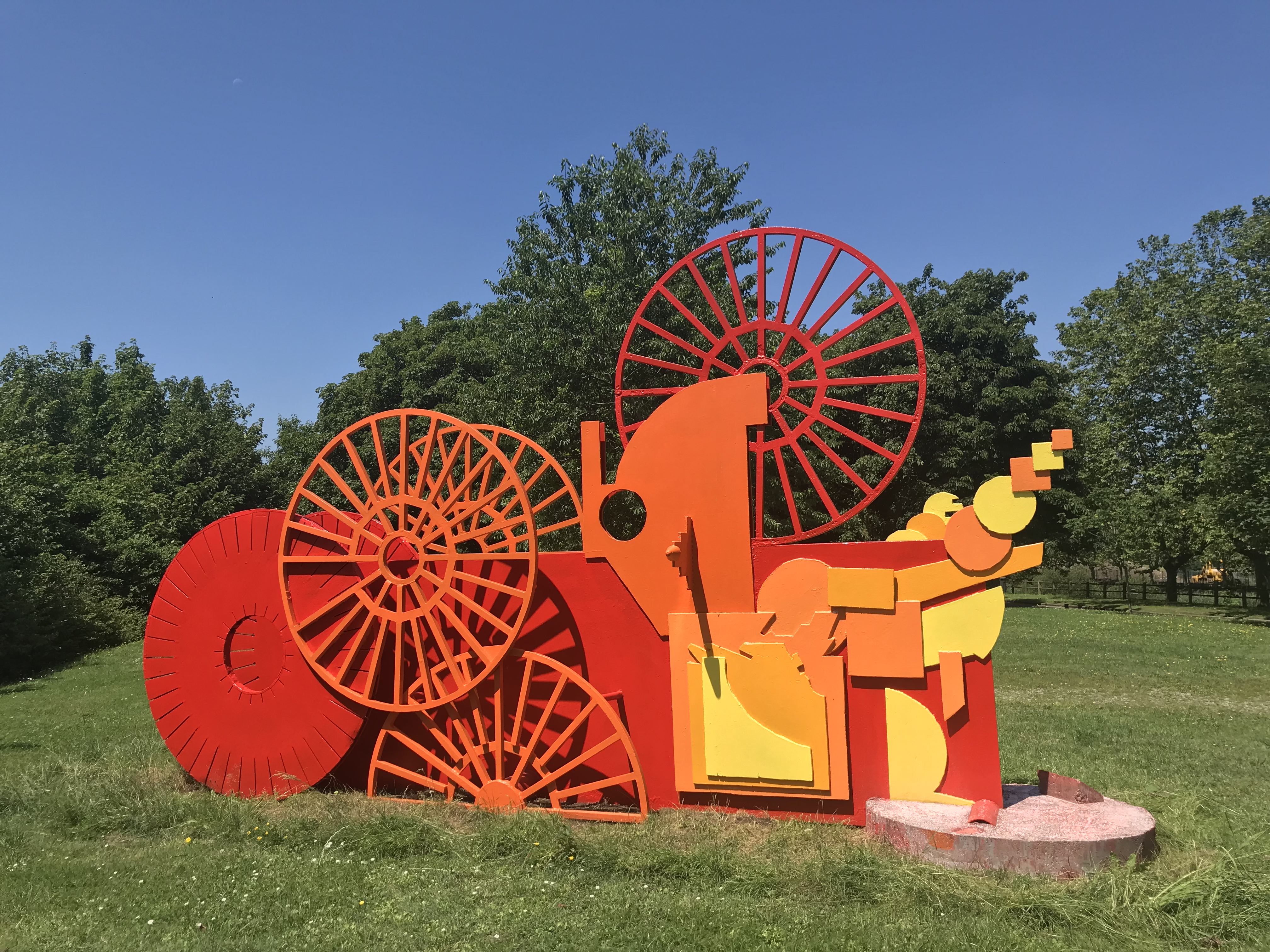 El Ayuntamiento limpiará y restaurará el complejo escultórico de la Ría de Avilés